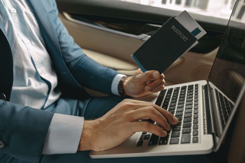 The Rise of the Solo Traveller in 2026: Why More People Are Exploring the UK Alone and How Private Hire Is Making It Easier