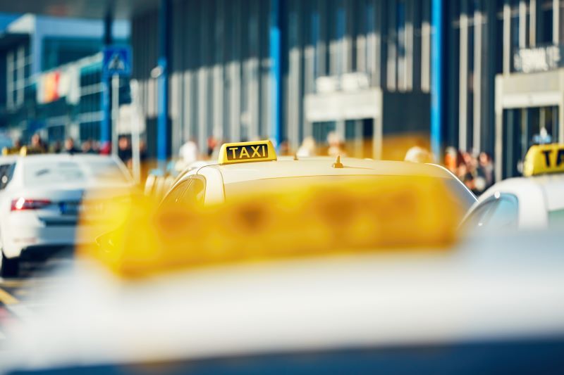 Advantages and Disadvantages of Using Ride Hailing Apps vs Licensed Private Hire in the UK